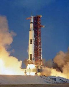 640px-Apollo_11_Launch_-_GPN-2000-000630