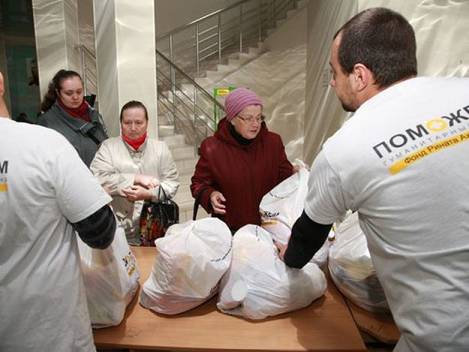 Гуманитарная помощь Донбассу от Фонда Рината Ахметова Фото с сайта http://vi.ill.in.ua/