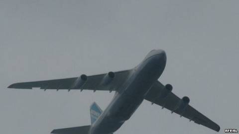 Во вторник в аэропорту Латакии на средиземноморском побережье страны приземлился российский Ан-124 «Руслан», крупнейший в мире военно-транспортный самолет.Фото svaboda.org