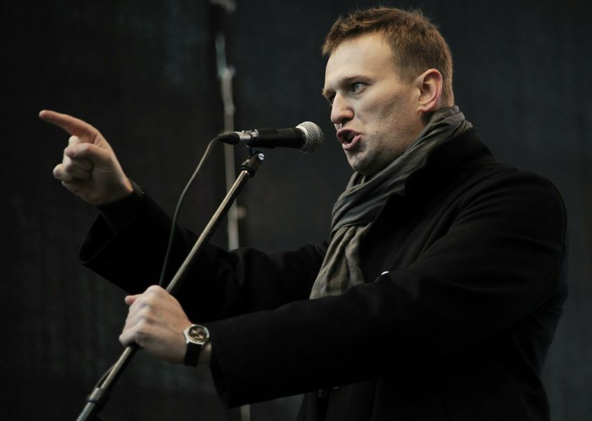 Навальный обличает