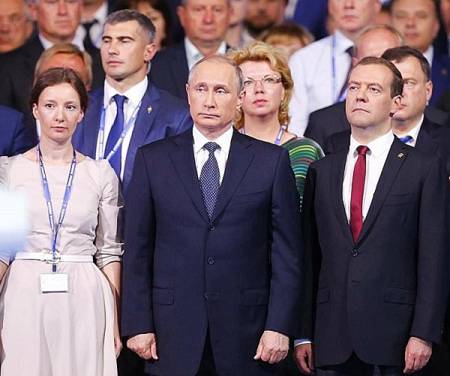 Анна Кузнецова, Владимир Путин и Дмитрий Медведев