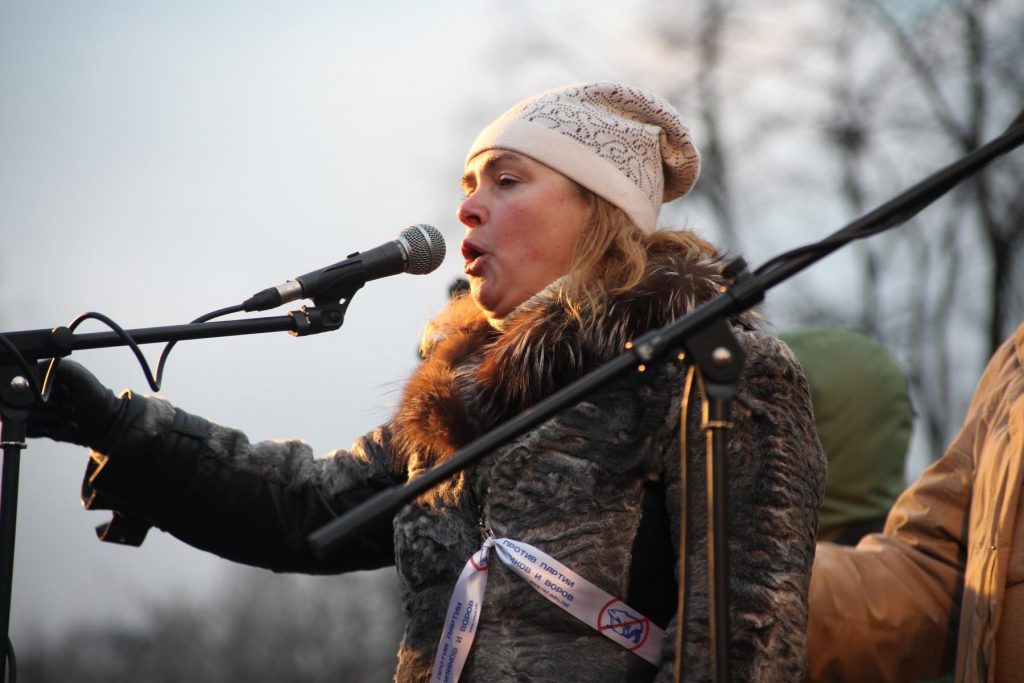 Митинг против воровства на выборах 10 декабря 2011 в Санкт-Петербурге. Выступает Ольга Курносова Фото Александр Козьмин