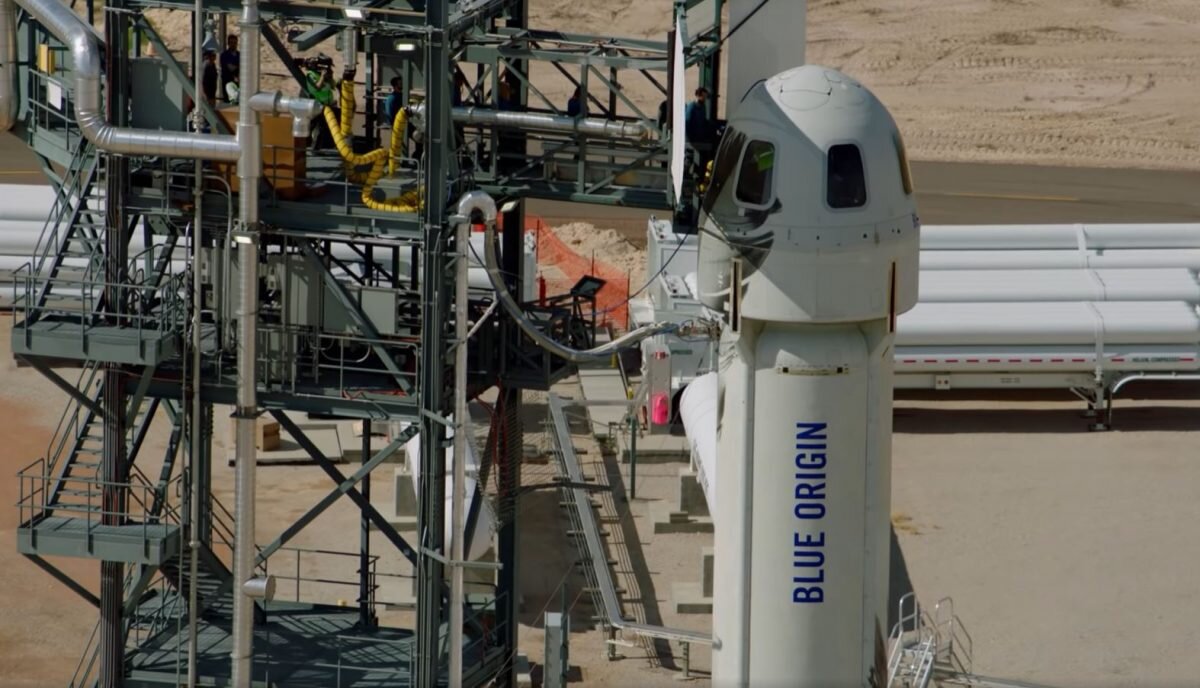 Джефф Безос полетит в космос на борту собственной ракеты Blue Origin ·